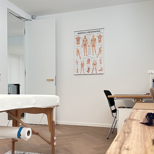 TAMENA-Massagezimmer-Blick-auf-Wand