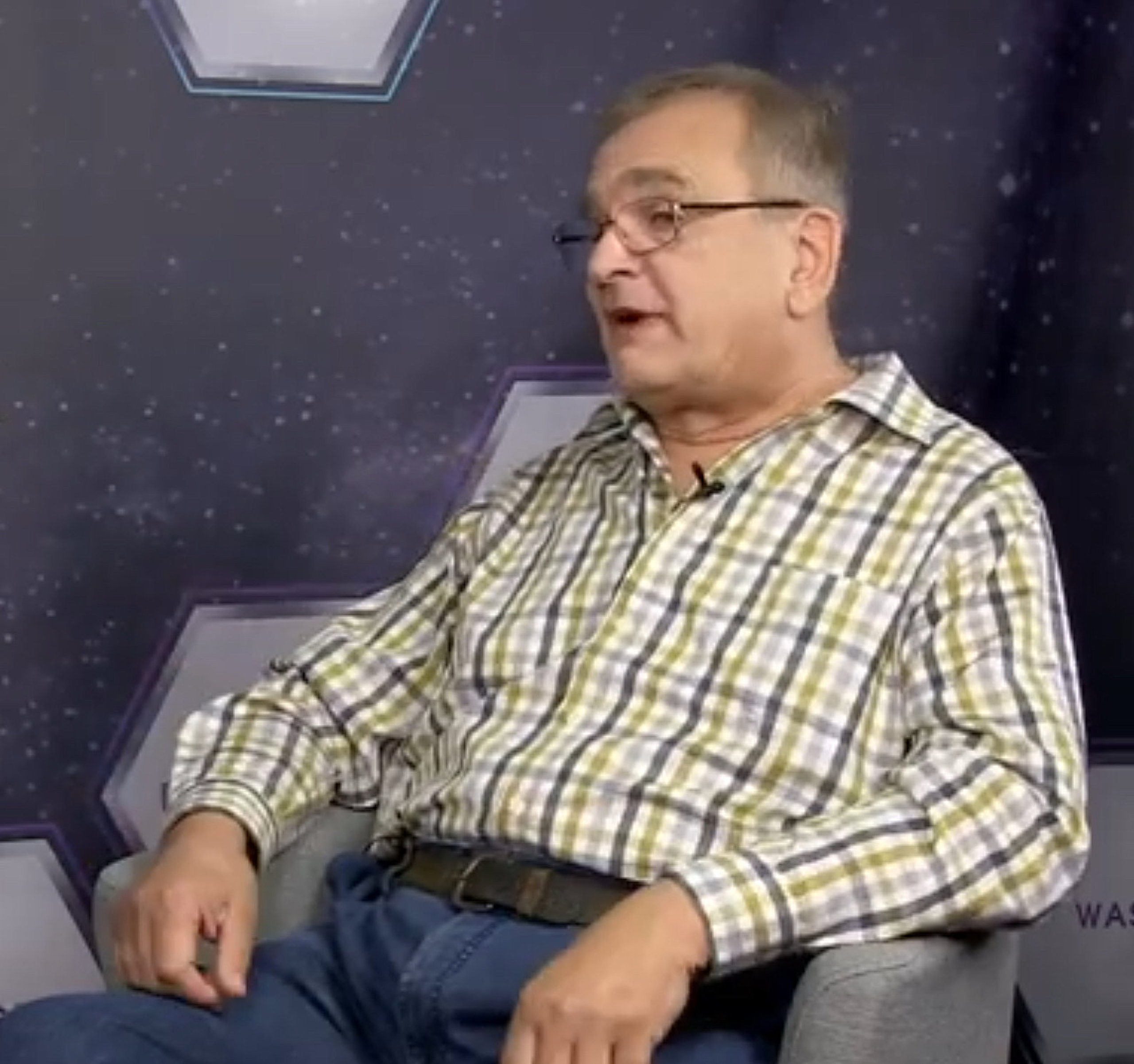 Uwe Ludwig - austherapiert im Rollstuhl - zurück auf den Busfahrersitz